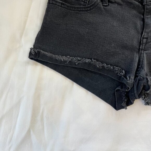 Abercrombie & Fitch Black Low Rise Fringe Cuff Denim Jean Shorts | Size 2/26 - Picture 2 of 5